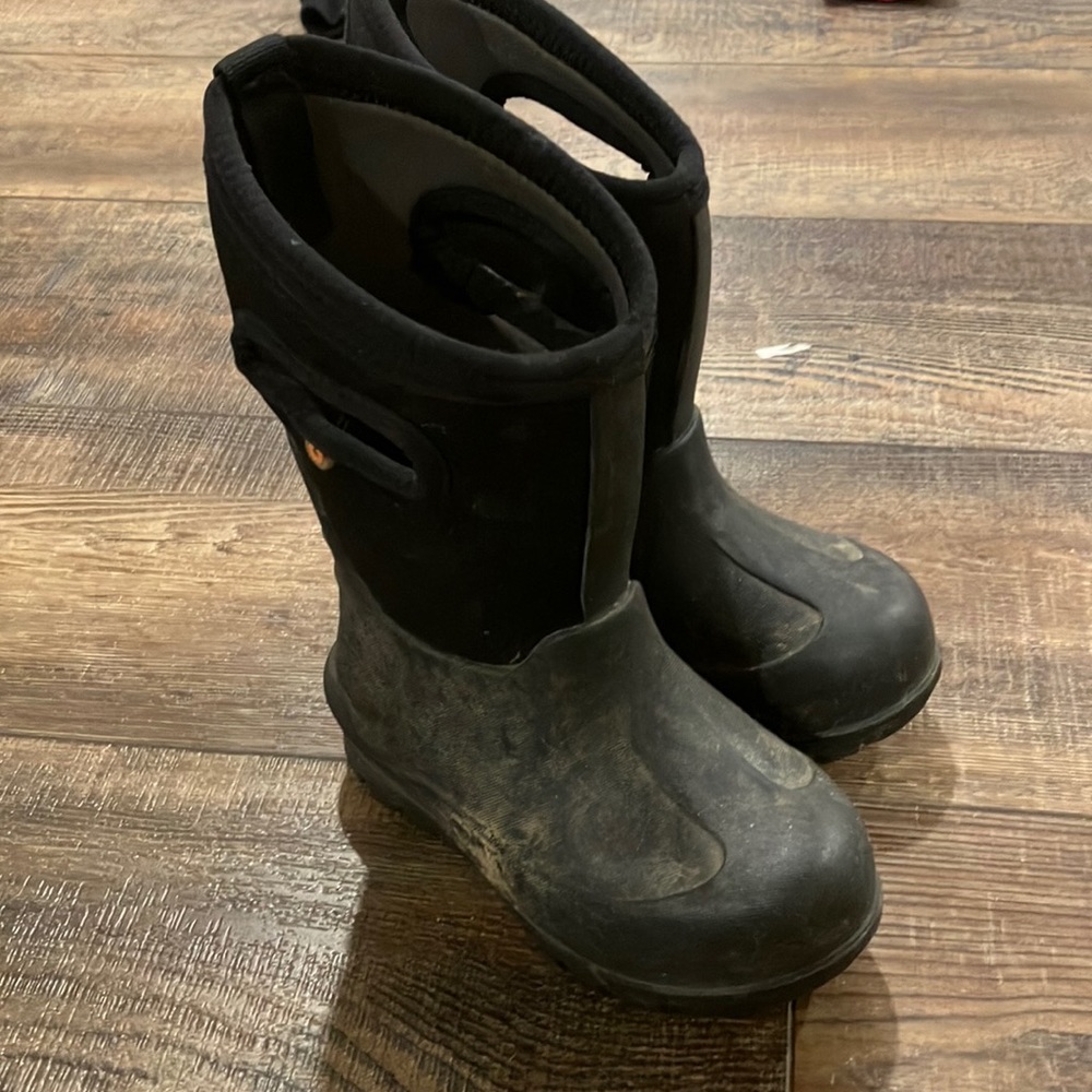 Bogs size 8t